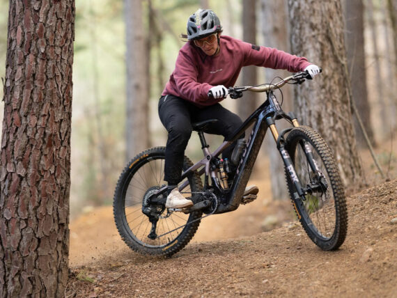Pivot Shuttle AMP'D Pro X0 Eagle Transmission el-fulldempet svart