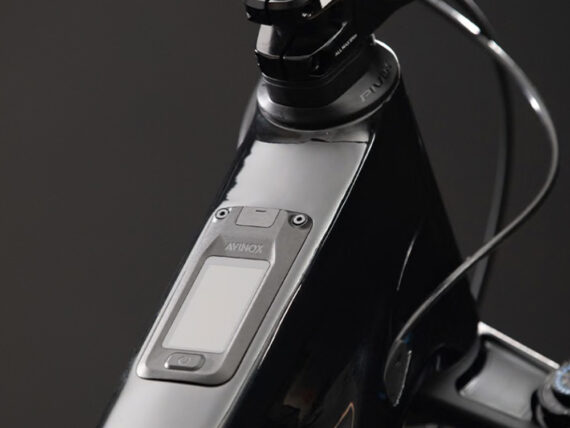 Pivot Shuttle AMP'D Pro X0 Eagle Transmission el-fulldempet svart Avinox display