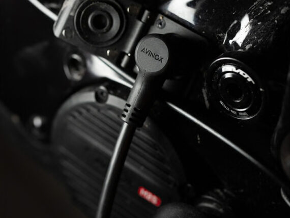 Pivot Shuttle AMP'D Pro X0 Eagle Transmission el-fulldempet svart Avinox lading