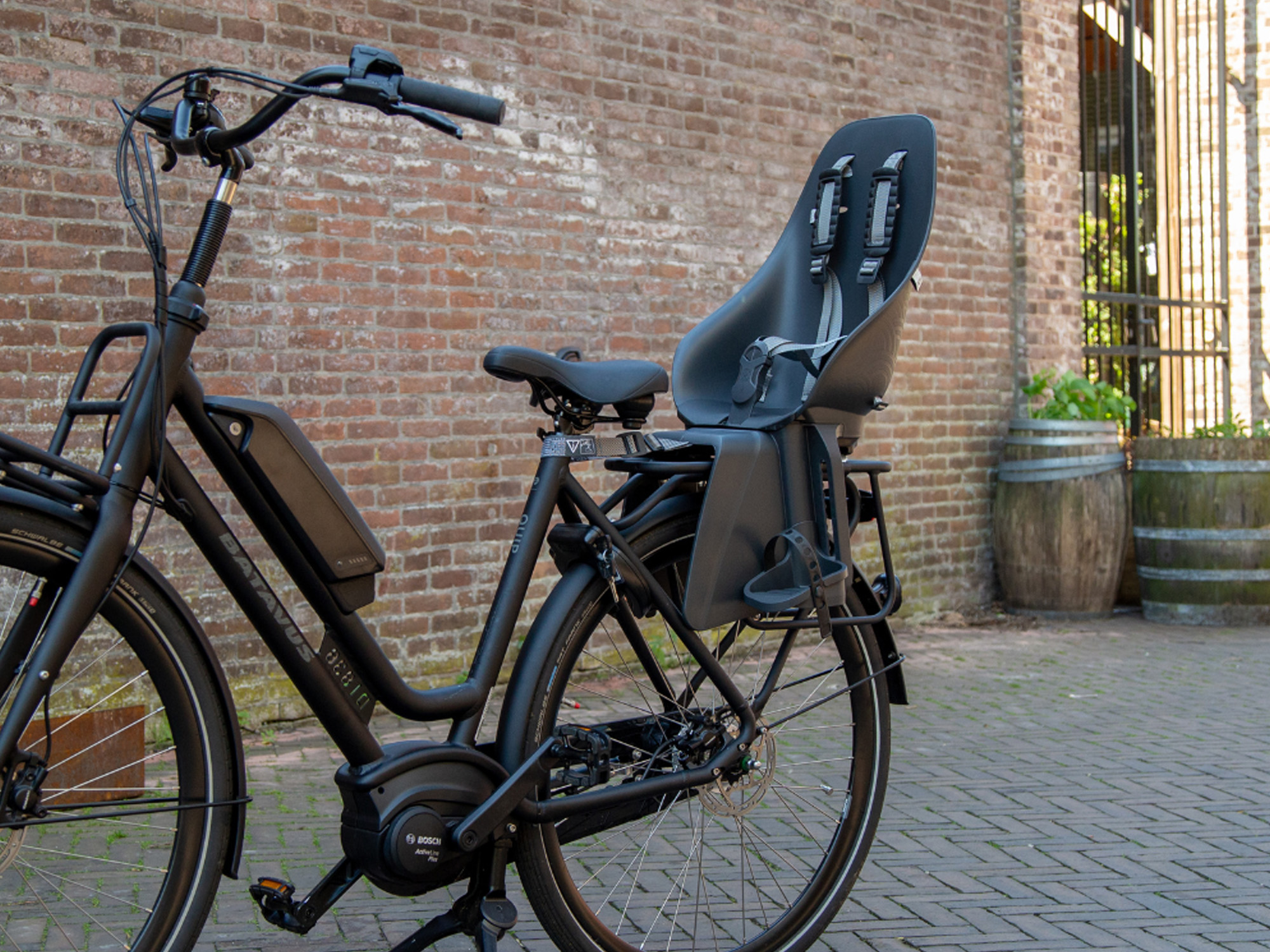 Urban IKI Ta-Ke barnesete black (9-22kg, direkte montering på bagasjebrett 120-175mm)