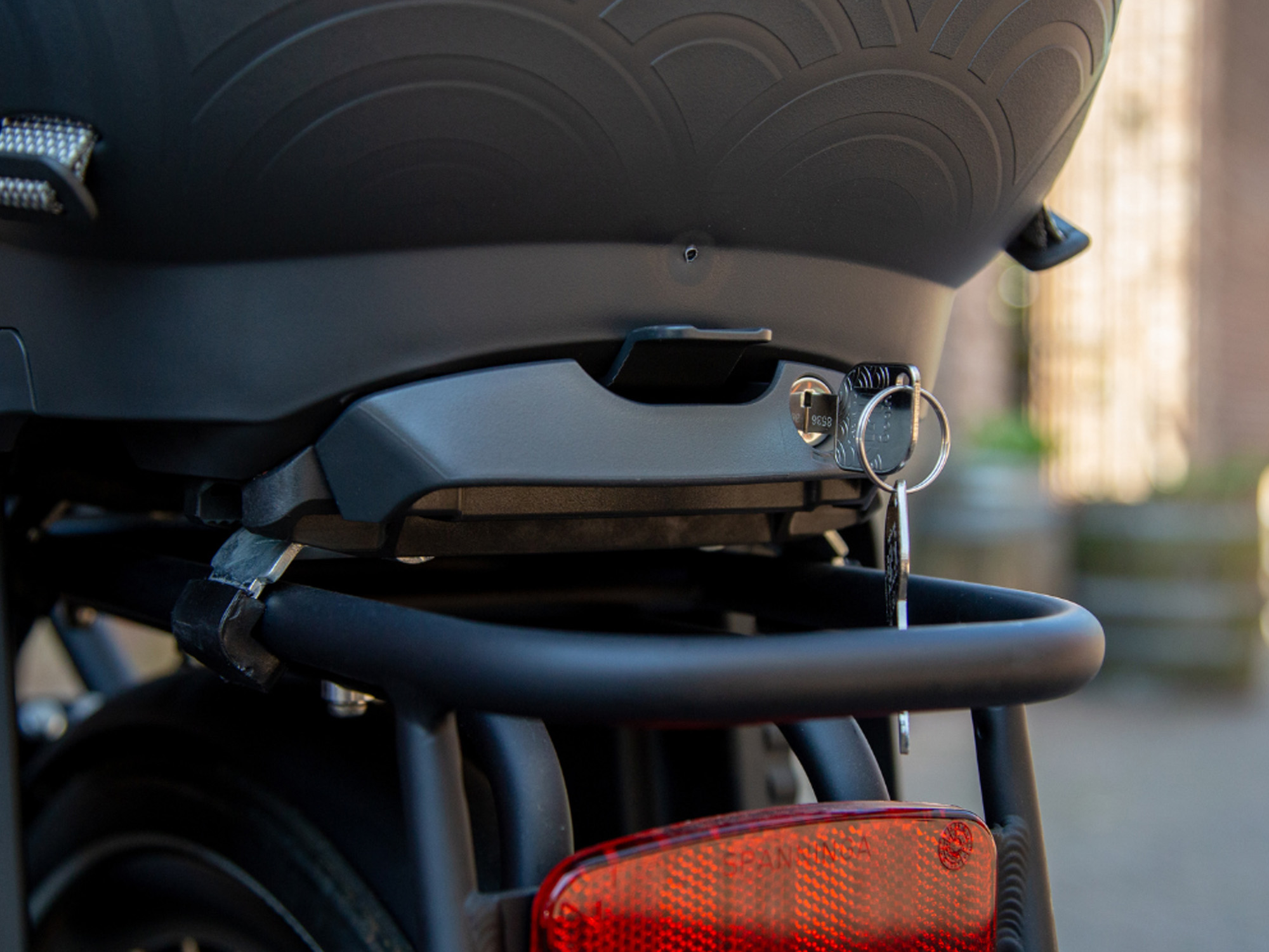 Urban IKI Ta-Ke barnesete black (9-22kg, direkte montering på bagasjebrett 120-175mm)